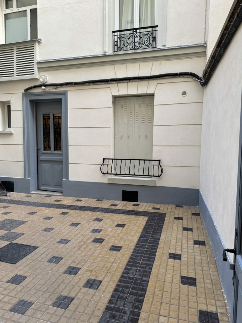 Appartement UNE pièce à vendre Paris 17ème arrondissement.