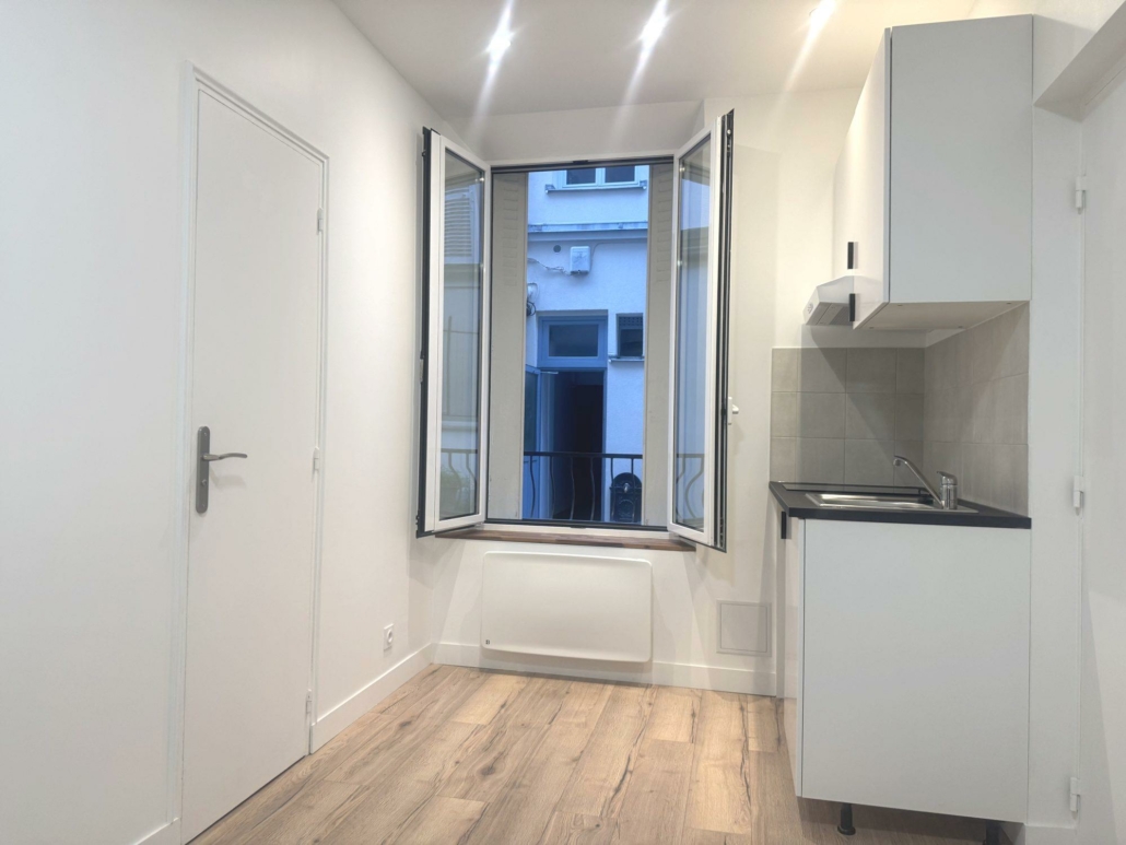 Appartement UNE pièce à vendre Paris 17ème arrondissement.
