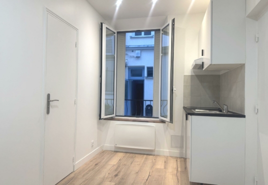 Appartement UNE pièce à vendre Paris 17ème arrondissement.