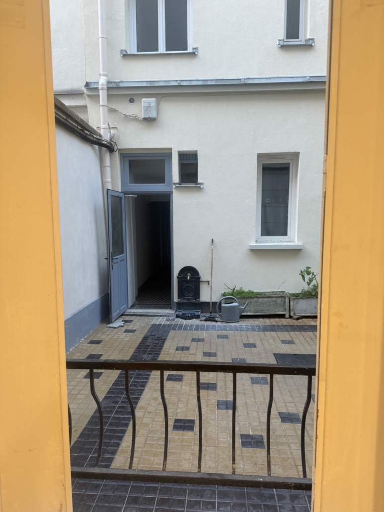 Appartement UNE pièce à vendre Paris 17ème arrondissement.