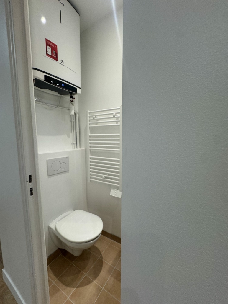 Appartement UNE pièce à vendre Paris 17ème arrondissement.