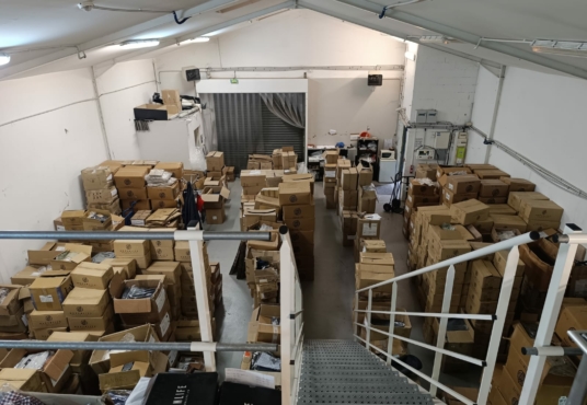 À vendre Paris 10°- Local commercial à usage d'entrepôt