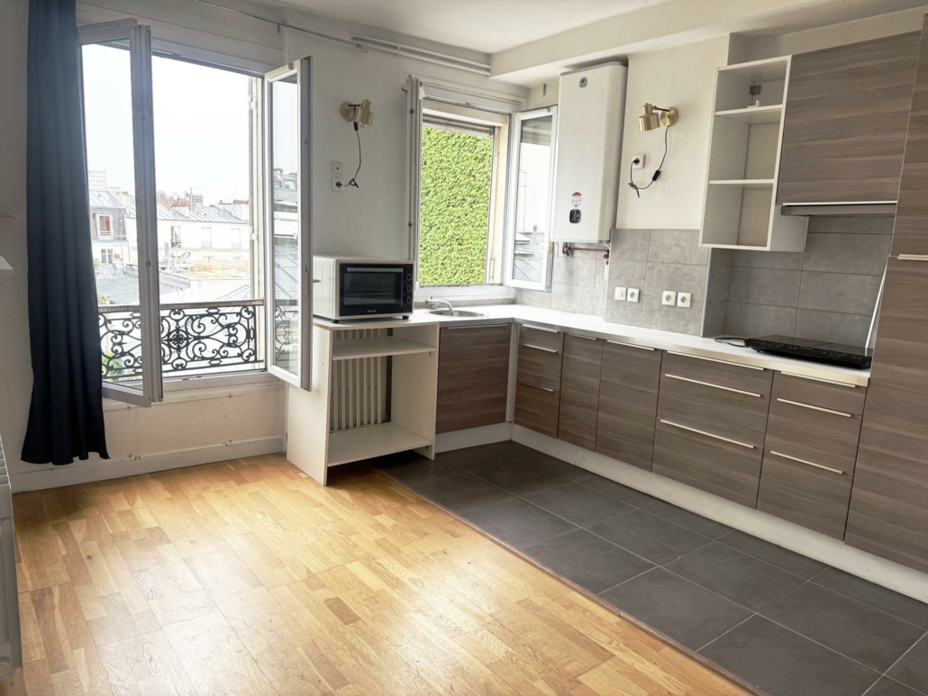 Appartement à vendre -3 pièces, dernier étage Paris 20°, rue de Belleville